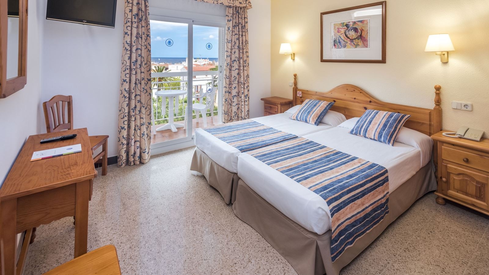 rooms-double-room-with-balcony