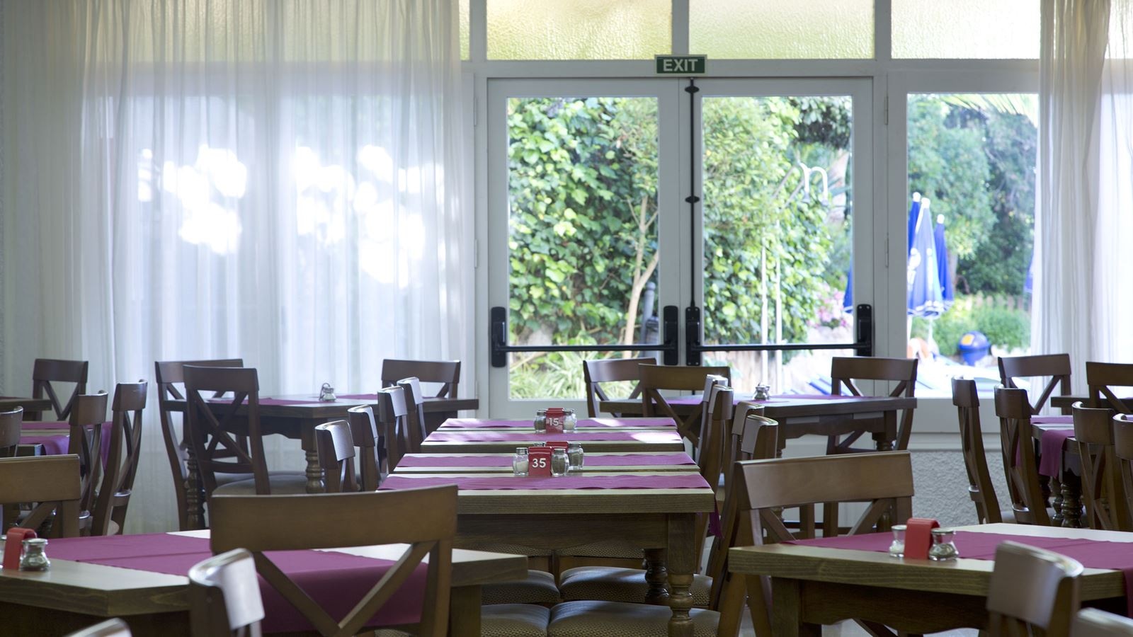 restaurants-restaurant