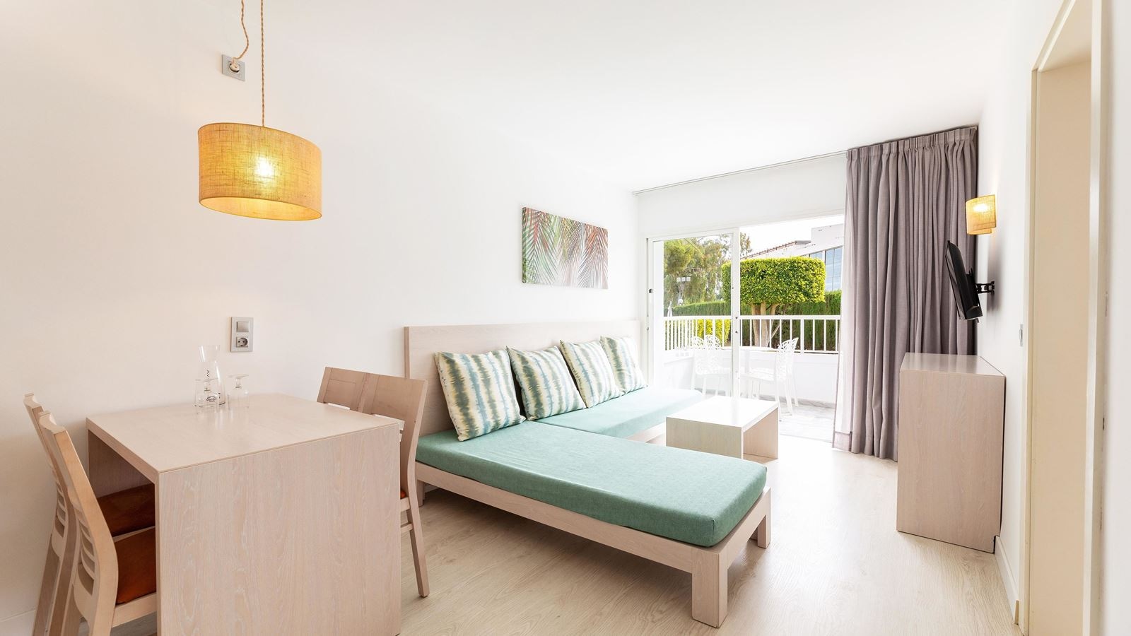 rooms-promo-one-bedroom-apartment-palm-garden--annex-building--balcony-or-terrace