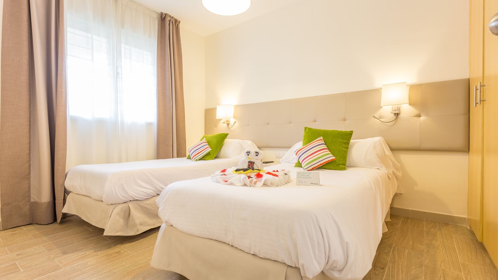 rooms-apartment--balcony-or-terrace