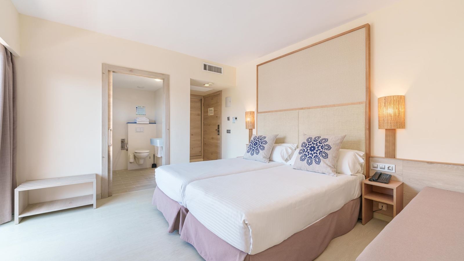 rooms-double--balcony-or-terrace