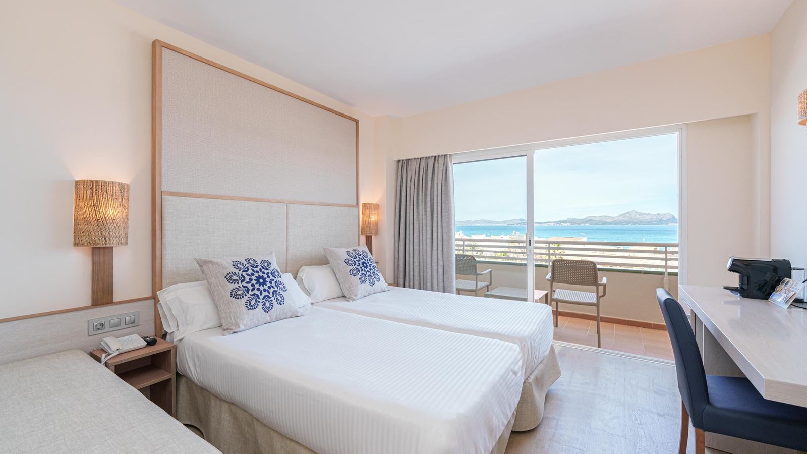 rooms-double-seaview--balcony-or-terrace