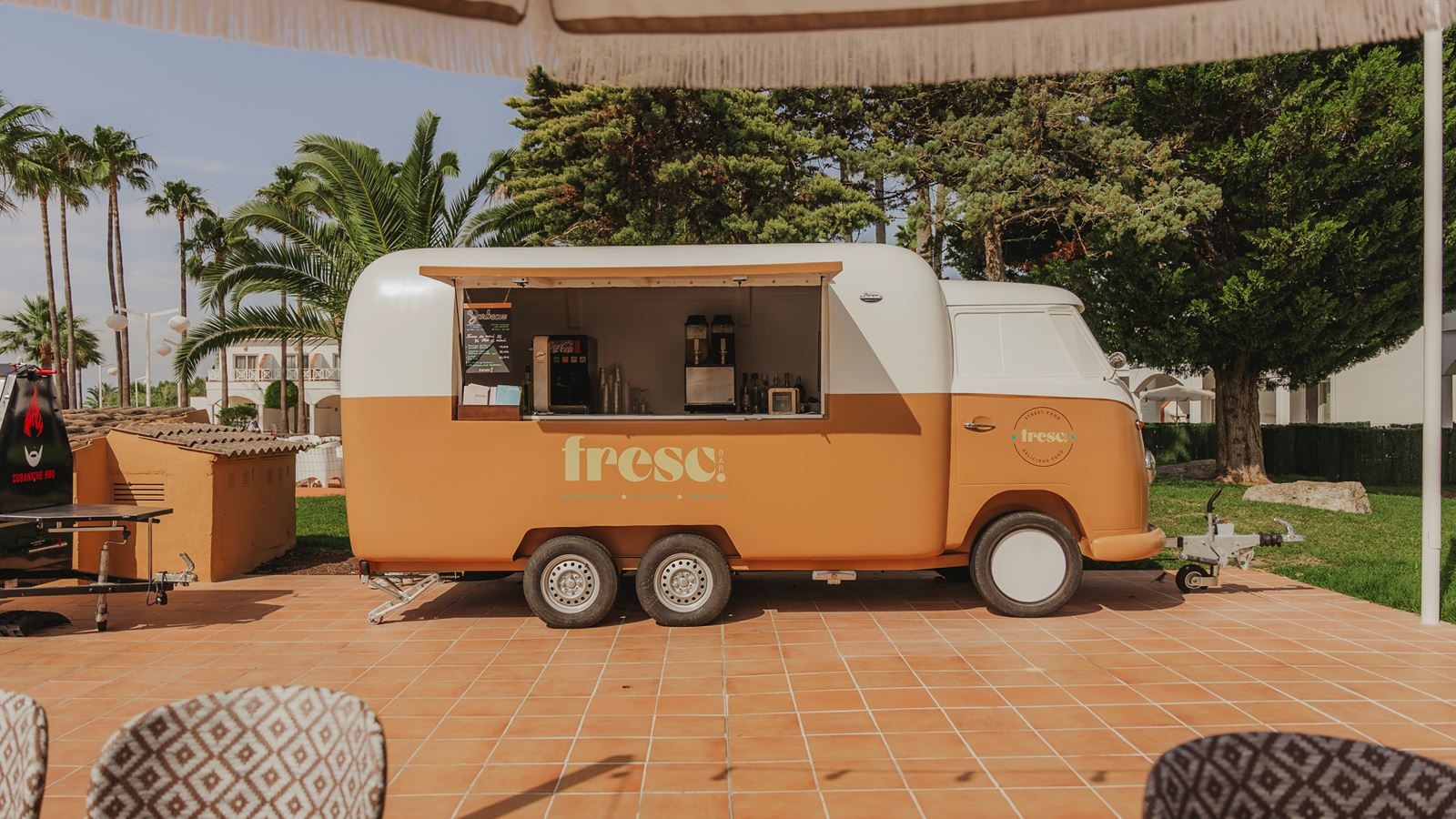 bars-poolside-foodtruck