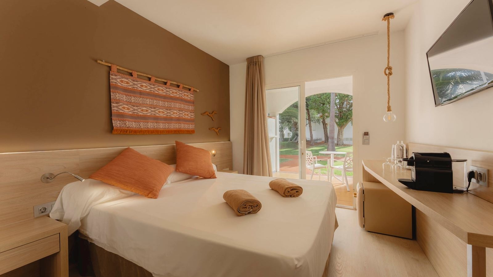 rooms-double-single-use-balcony