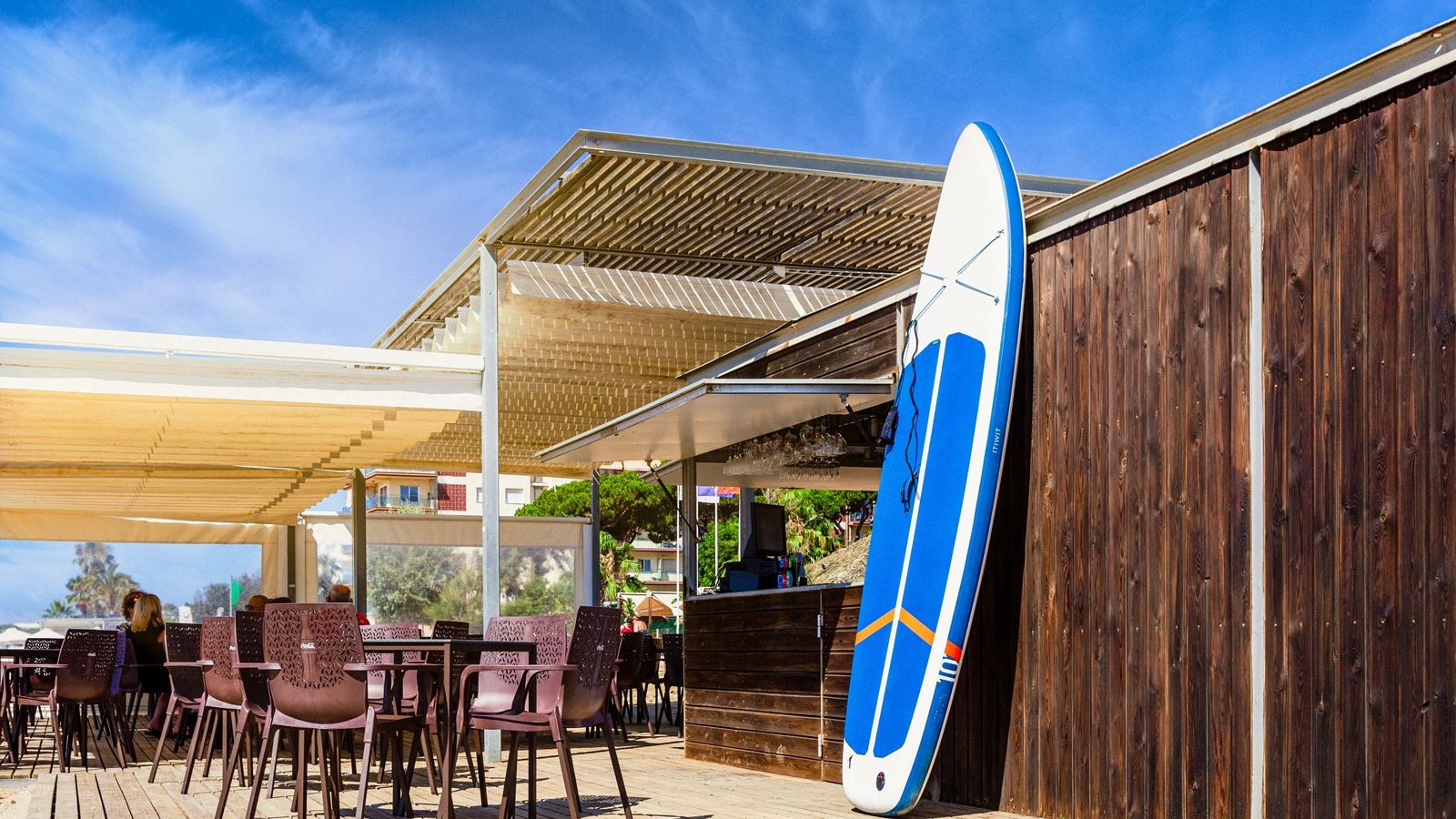 bars-illusions-beach-club