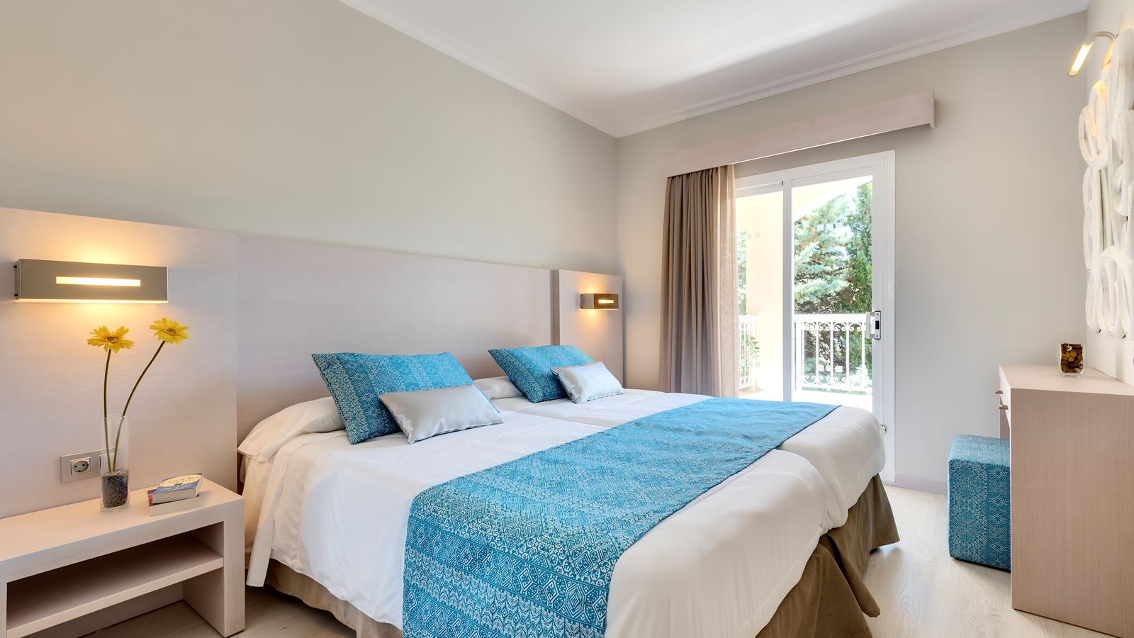 rooms-apartment-balcony-or-terrace