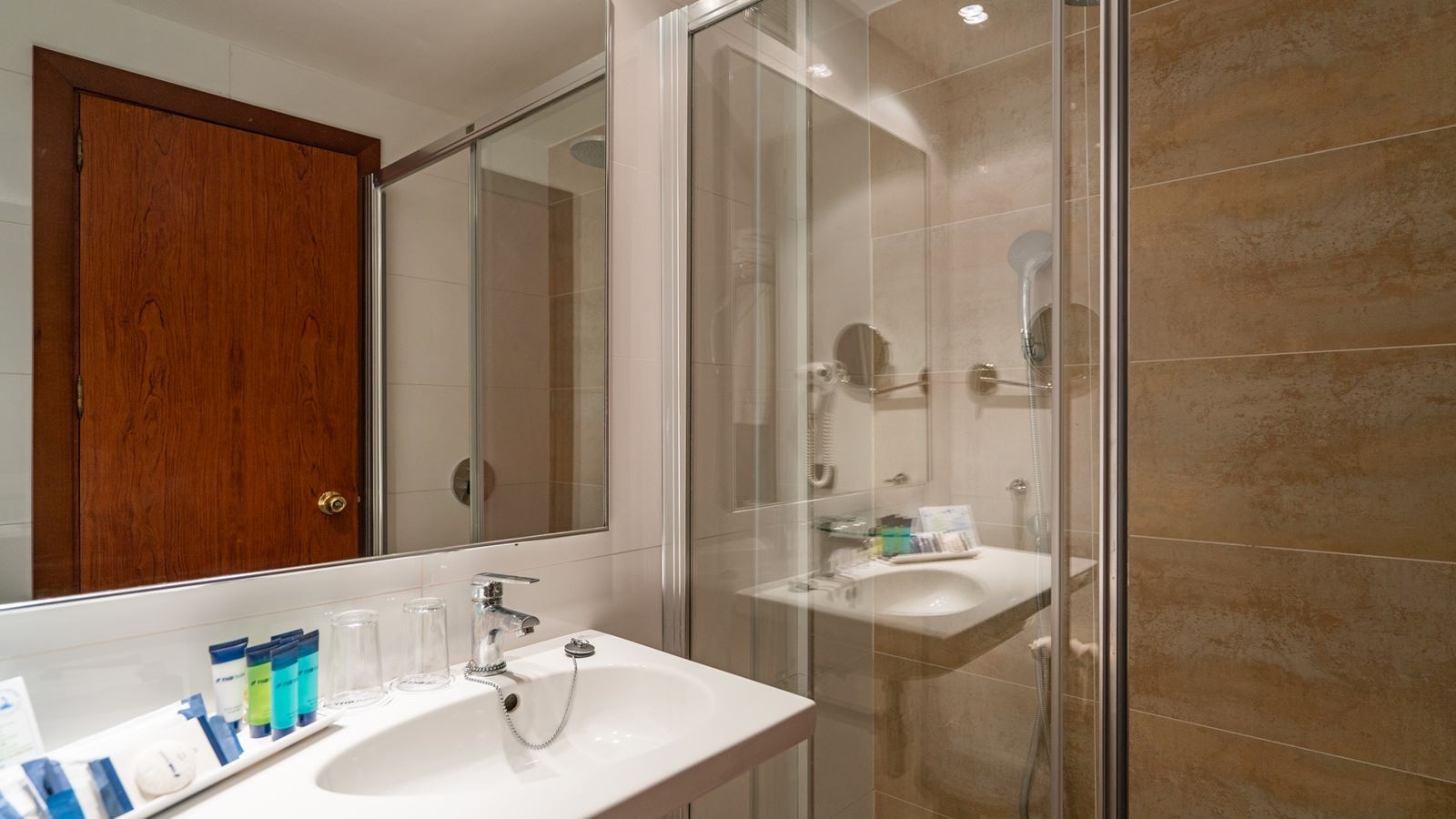 rooms-standard-room-sea-view-balcony-or-terrace