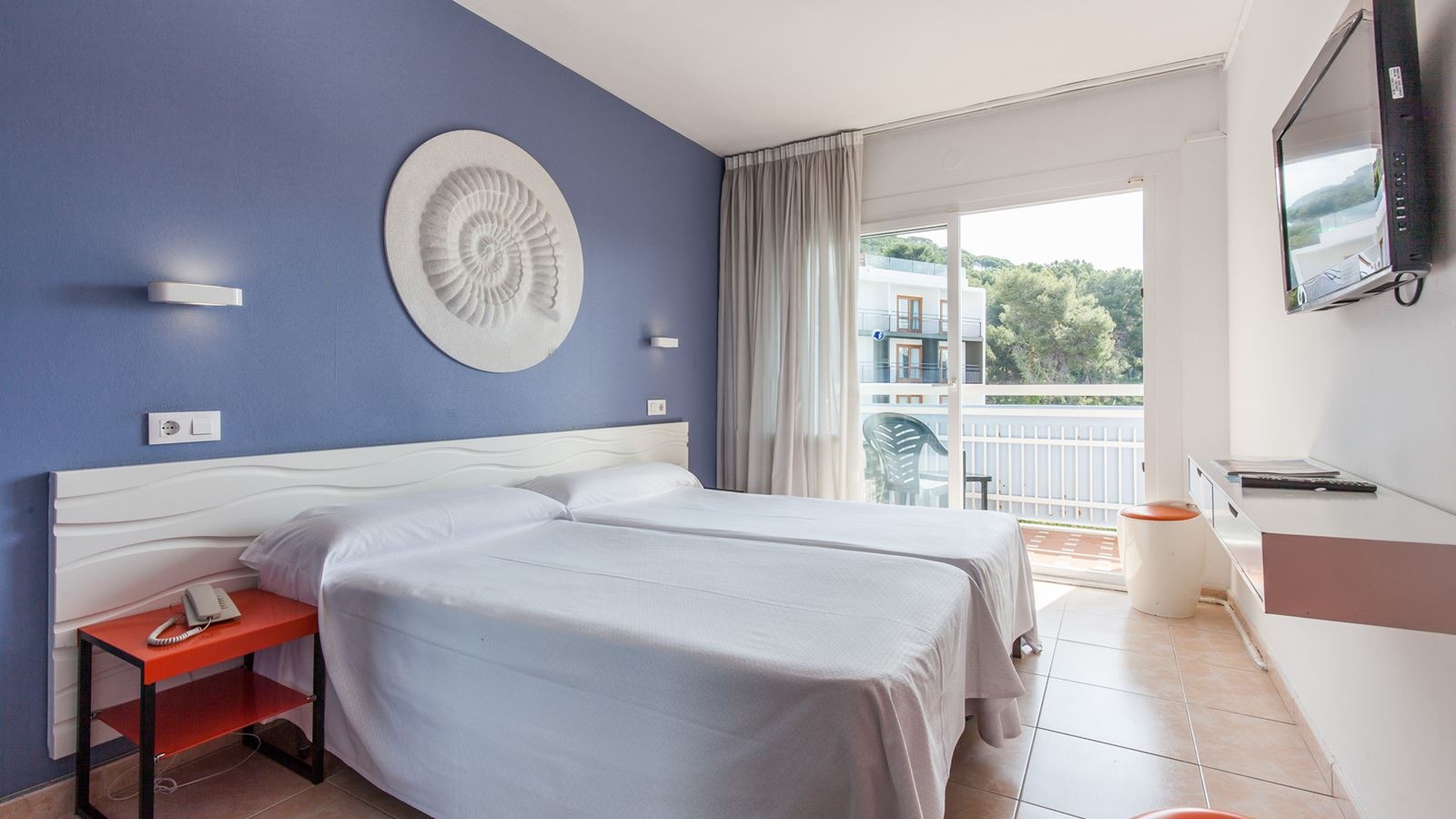 rooms-double-with-balcony-or-terrace