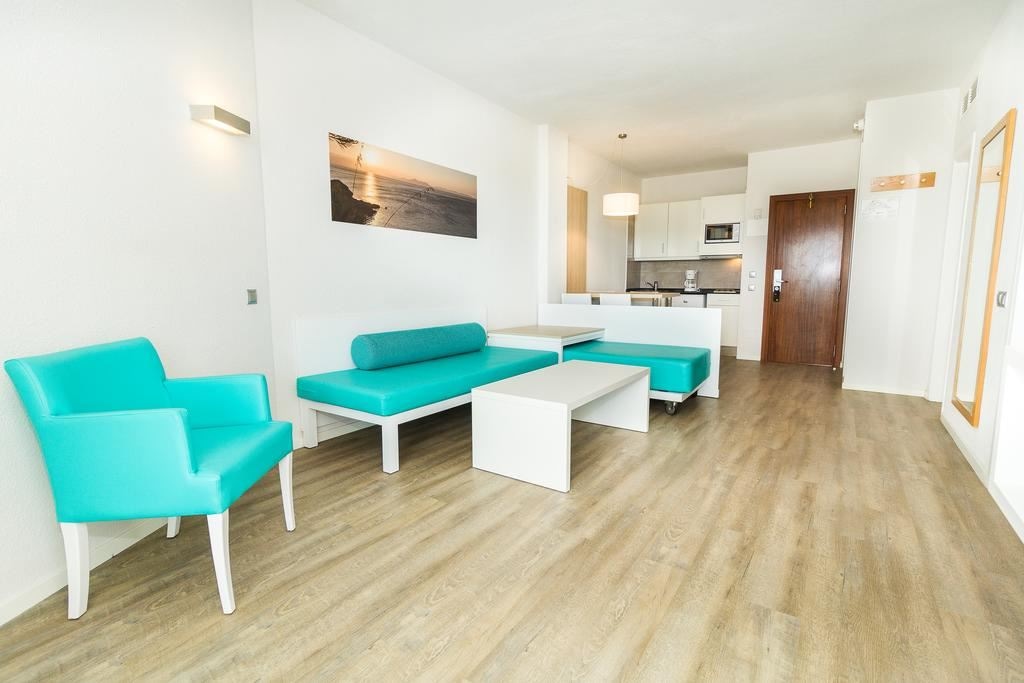 rooms-standard-apartment-balcony-or-terrace