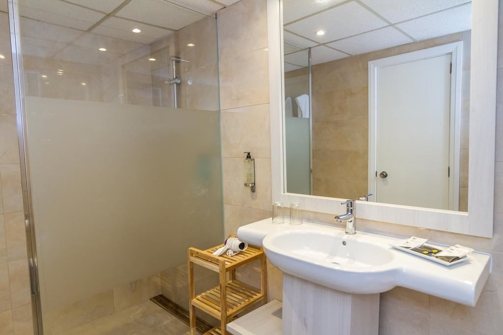 rooms-standard-familyroom-balcony-or-terrace