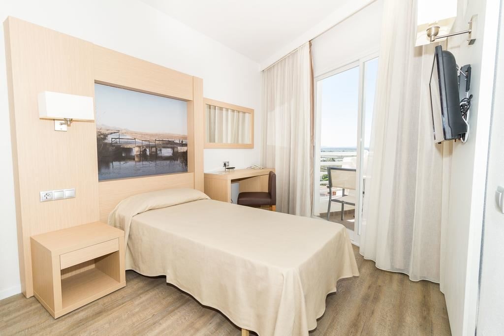 rooms-single-standard-room-balcony-or-terrace