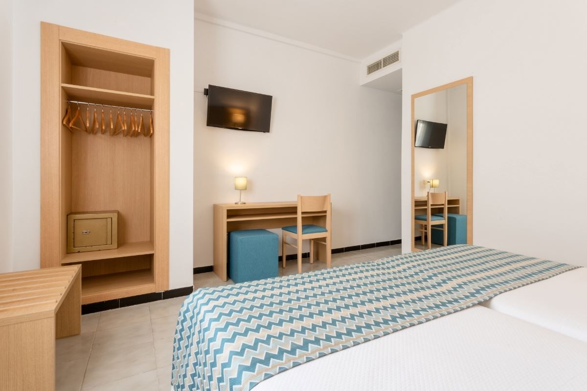 rooms-db--twin-with-balcony-room