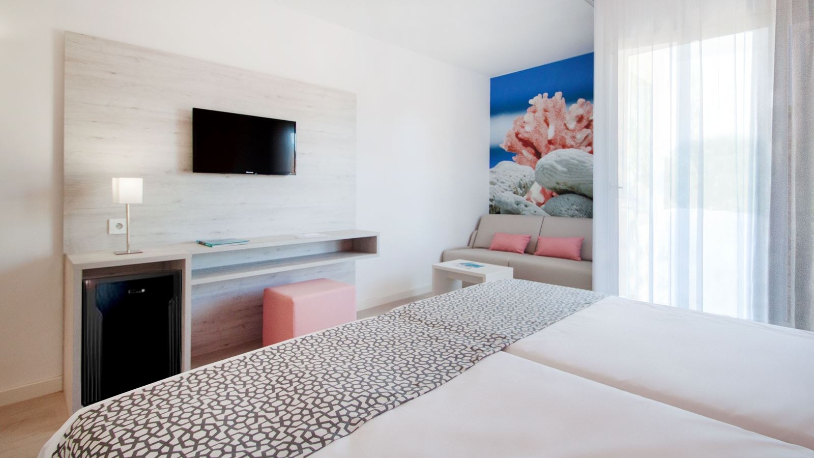 rooms-double-standard-family-room-balcony