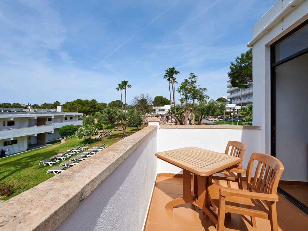 rooms-room-family-2-bedrooms-garden-view-balcony-or-terrace