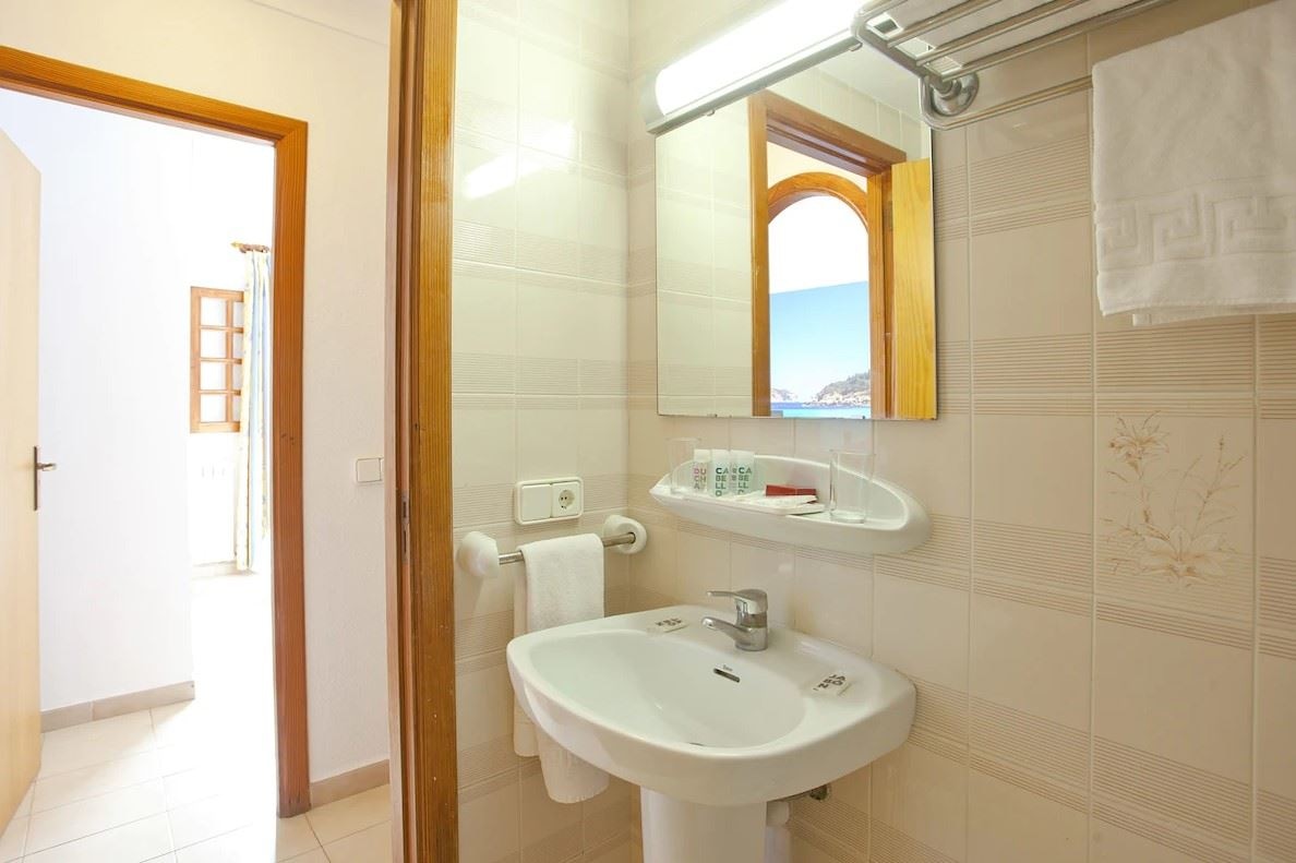 rooms-2-bedrfamily-apartment-sideseaview-bunkbeds-balcony-or-terrace