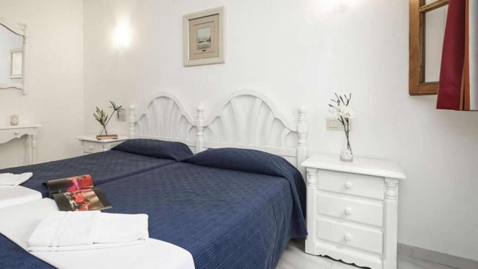 rooms-2-bedroom-apartment-sideseaview-balcony-or-terrace