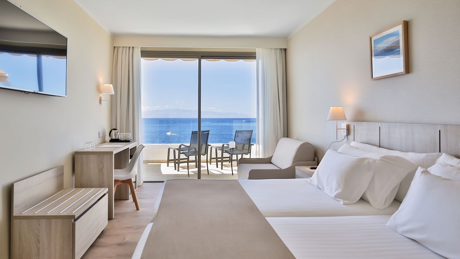 rooms-deluxe-superior-sea-view-balcony-or-terrace