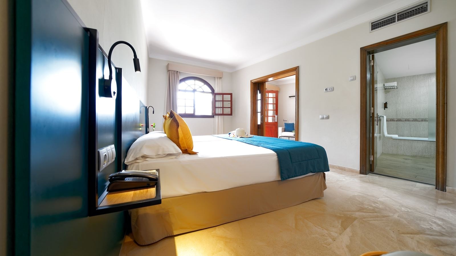 rooms-suite-1-bedroom-with-terrace