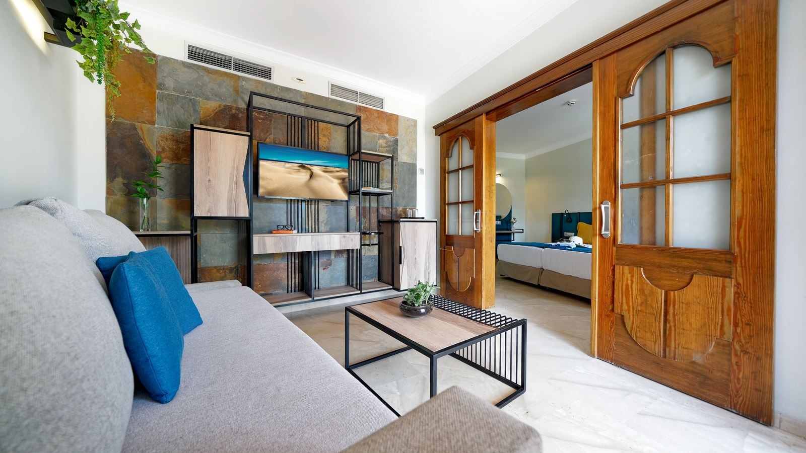 rooms-suite-1-bedroom-with-terrace