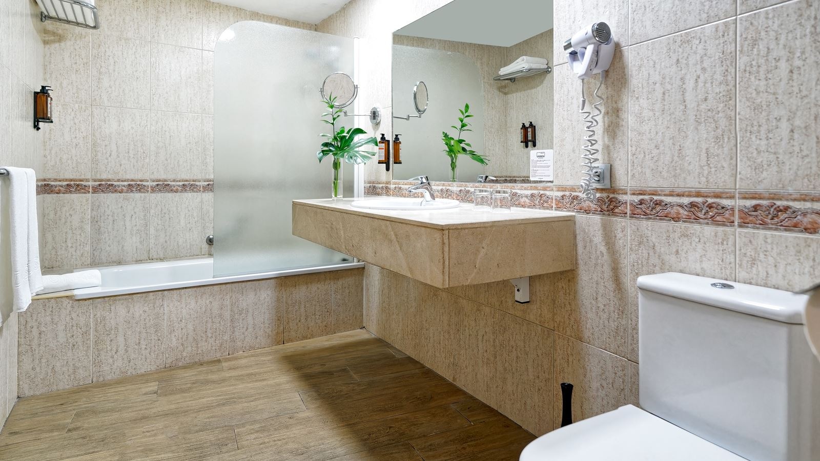 rooms-suite-1-bedroom-with-terrace