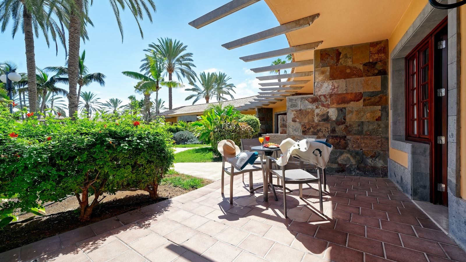 rooms-family-suite-1-bedroom-with-terrace