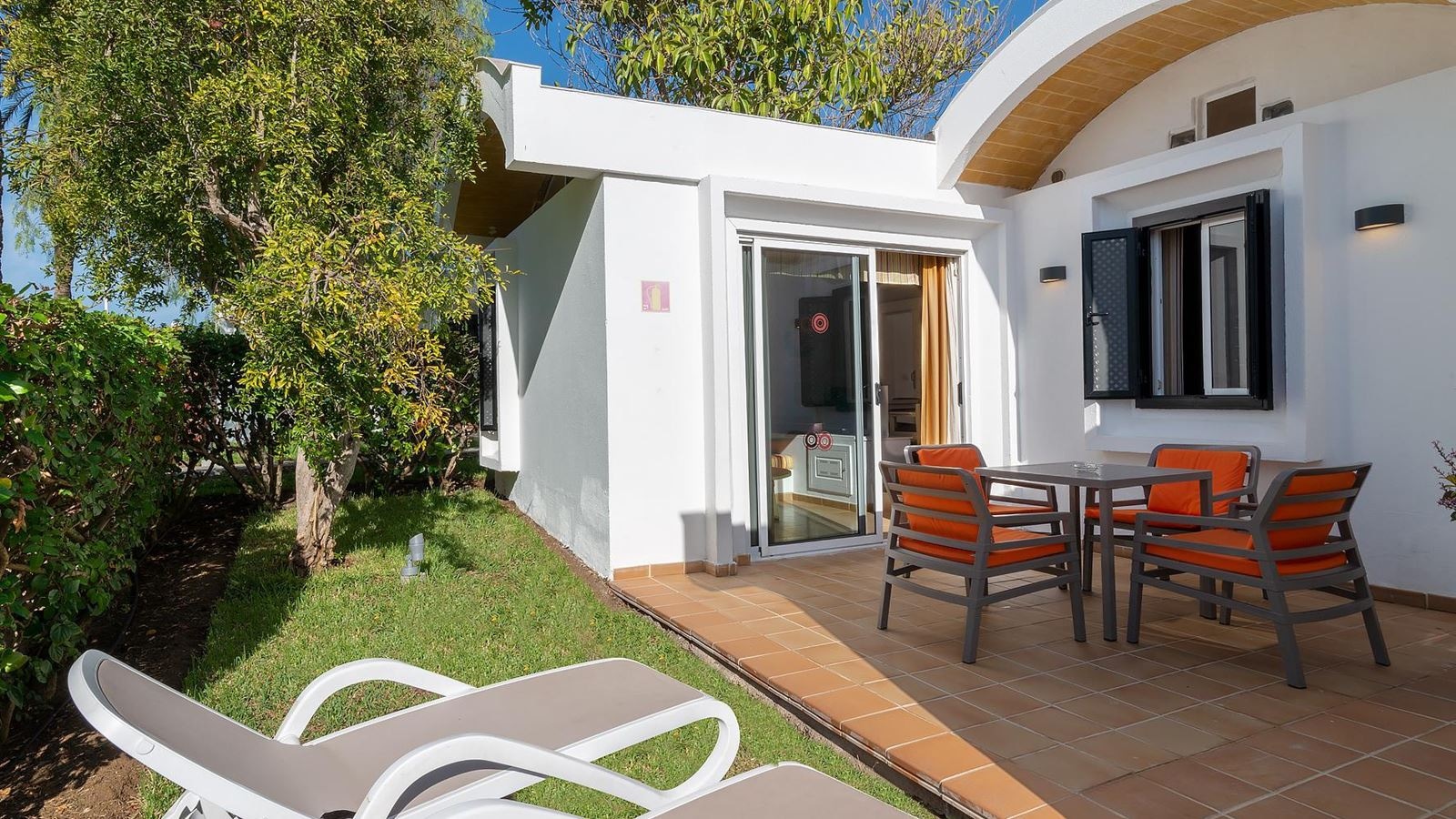 rooms-one-bedroom-superior-bungalow-balcony-or-terrace