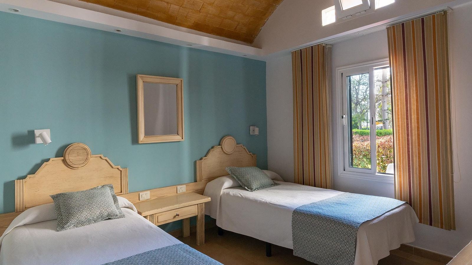 rooms-two-bedroom-superior-bungalow-balcony-or-terrace