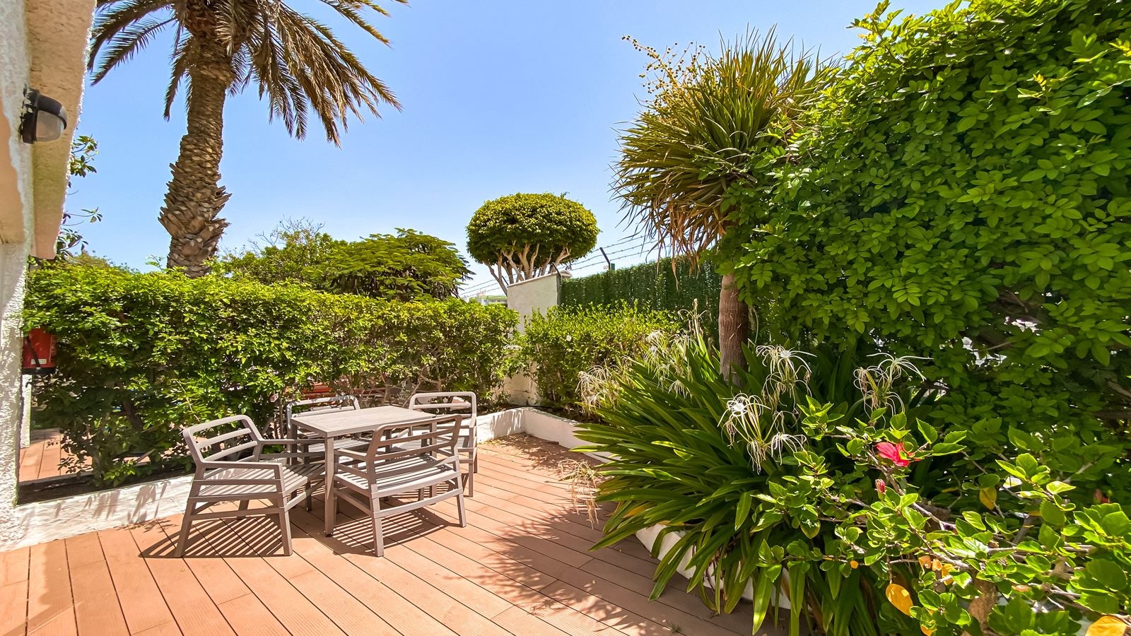 rooms-two-bedroom-bungalow-balcony-or-terrace