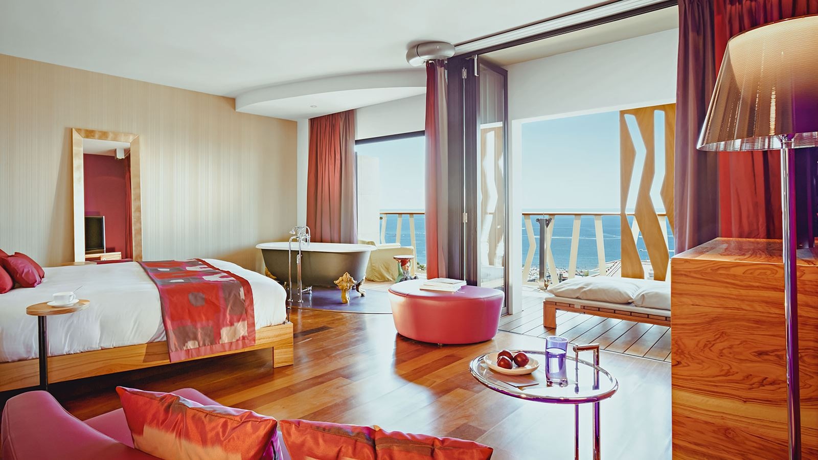 rooms-corner-junior-suite-2-balconies