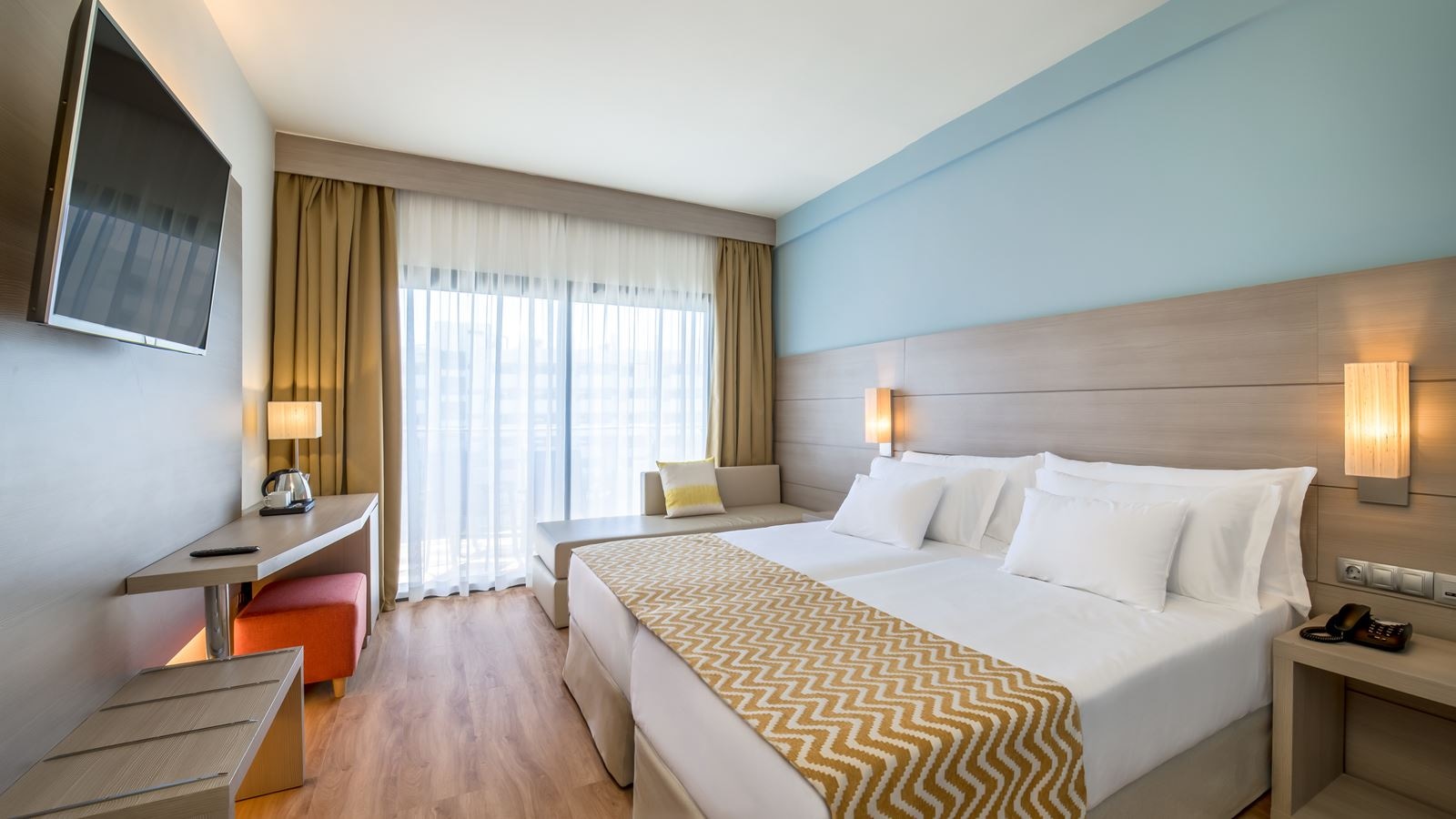 rooms-double-room--balcony-or-terrace