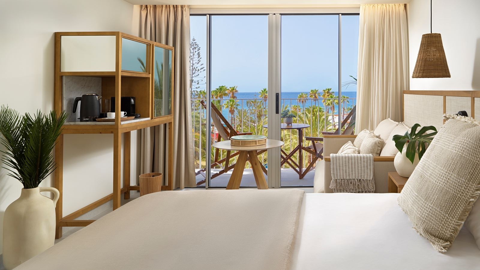 rooms-double-premium-sea-view-balcony