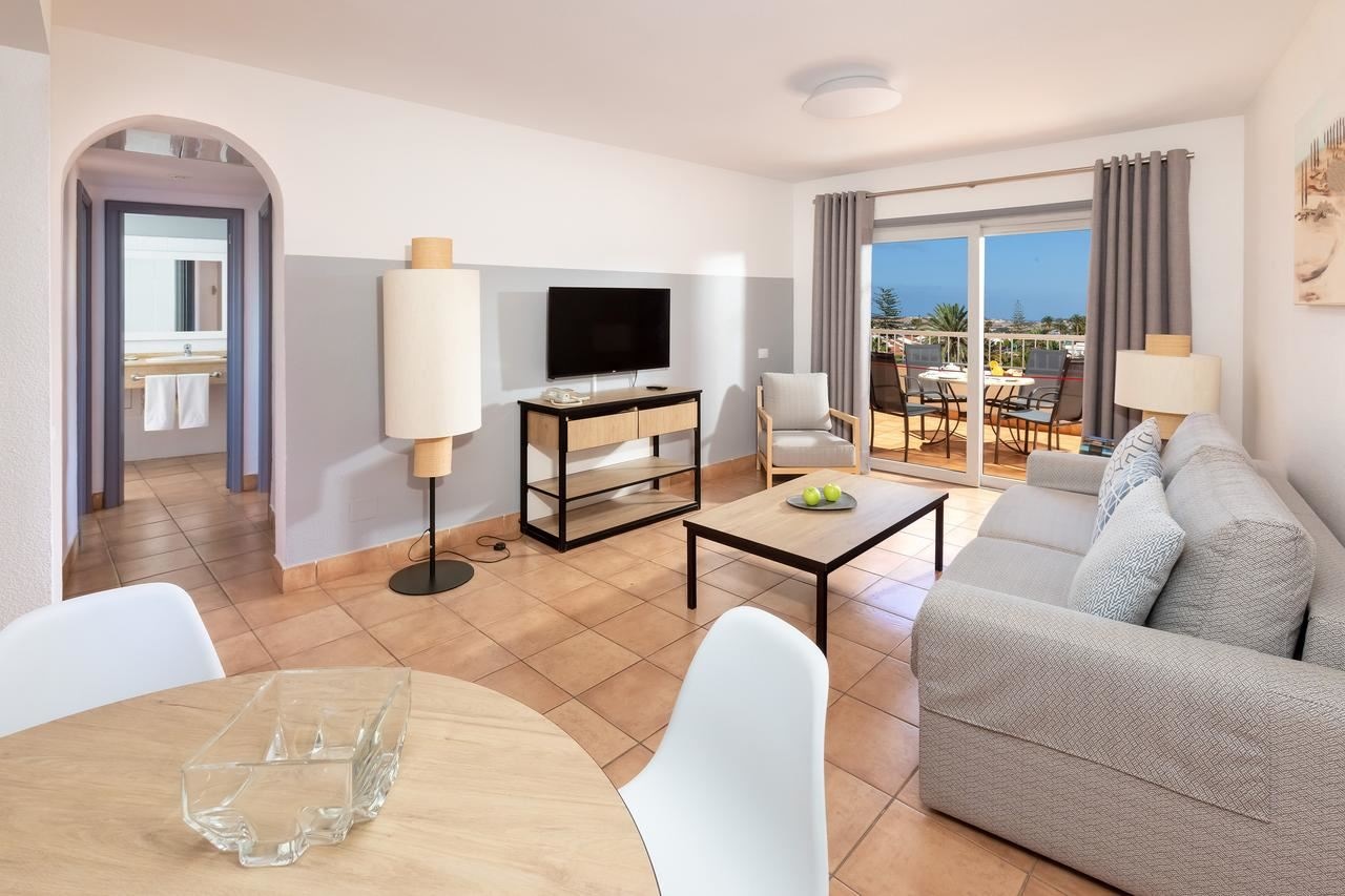 rooms-apartment-two-bedrooms-with-terrace