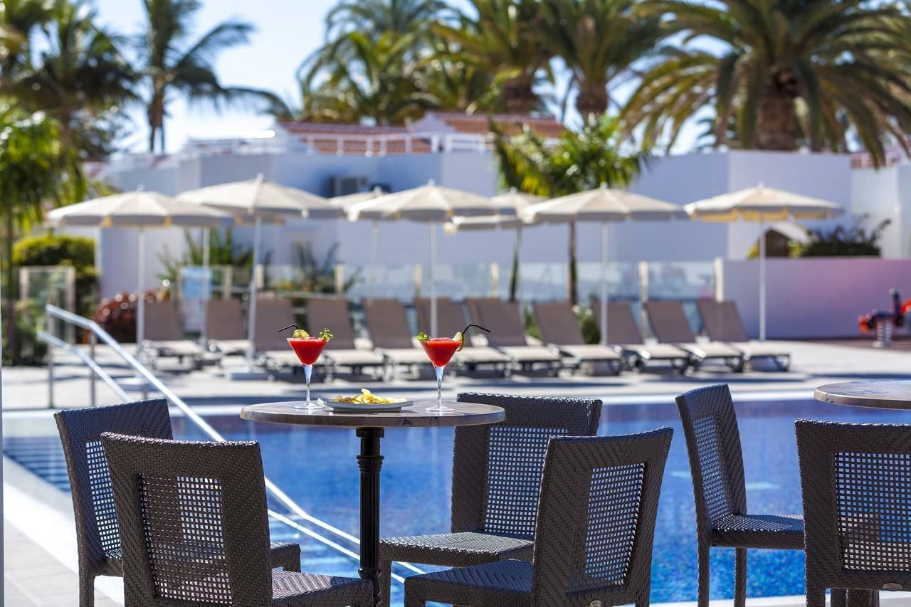 restaurants-pool-bar