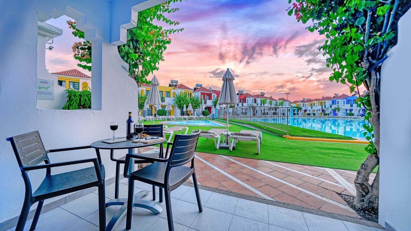 rooms-bungalow-pool-view