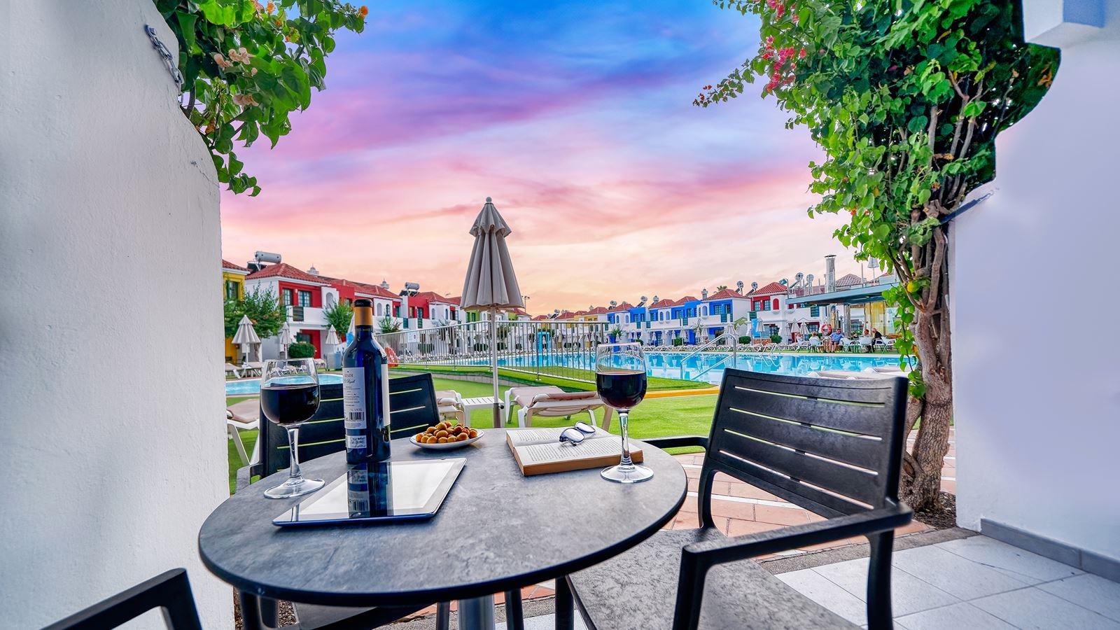 rooms-bungalow-pool-view