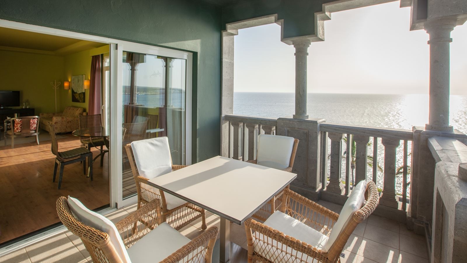 rooms-junior-suite-terrace-unique