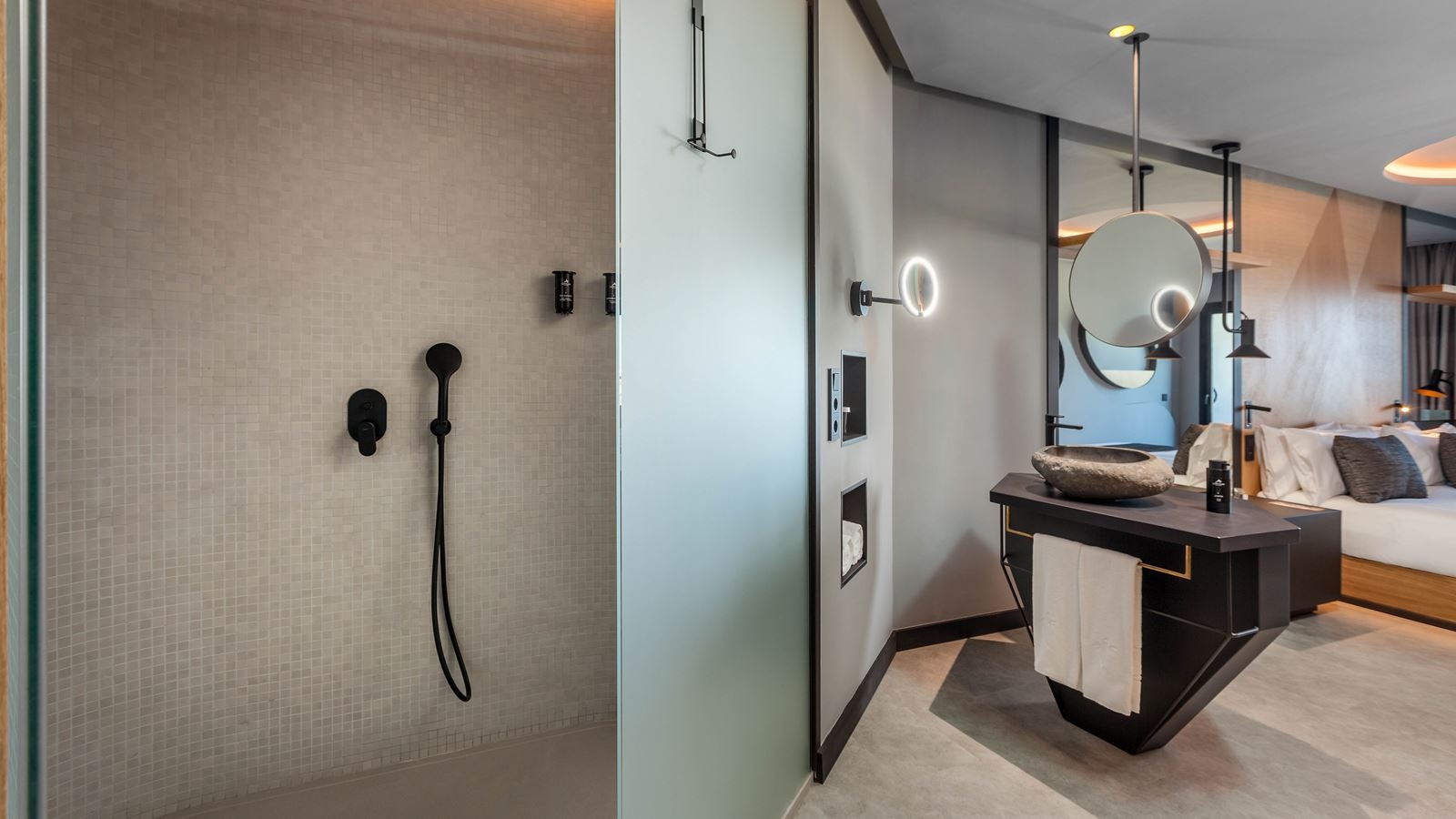 rooms-dde-deluxe-balcony