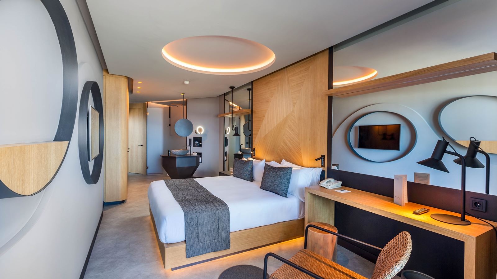 rooms-dde-deluxe-balcony