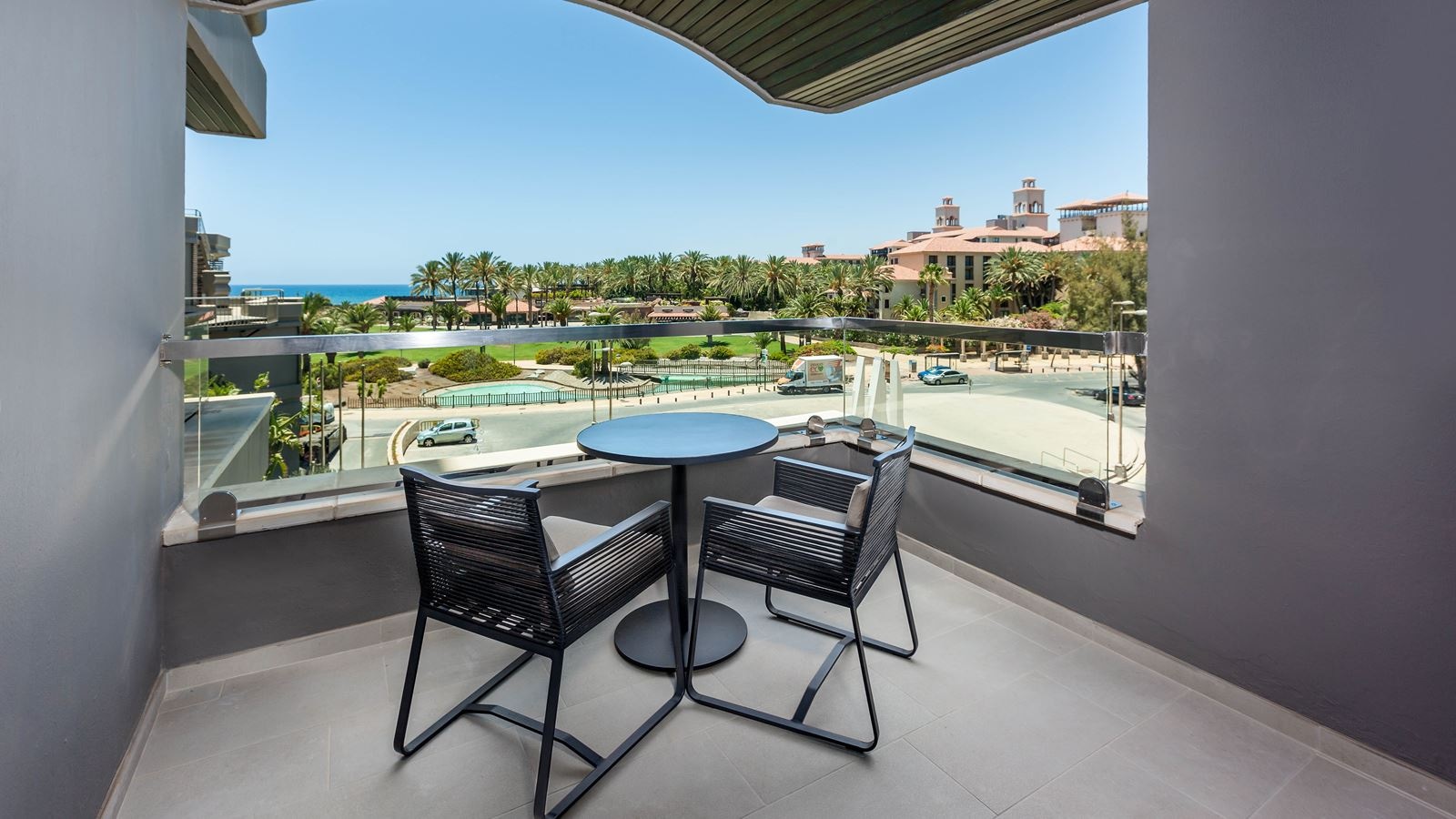 rooms-dde-deluxe-balcony