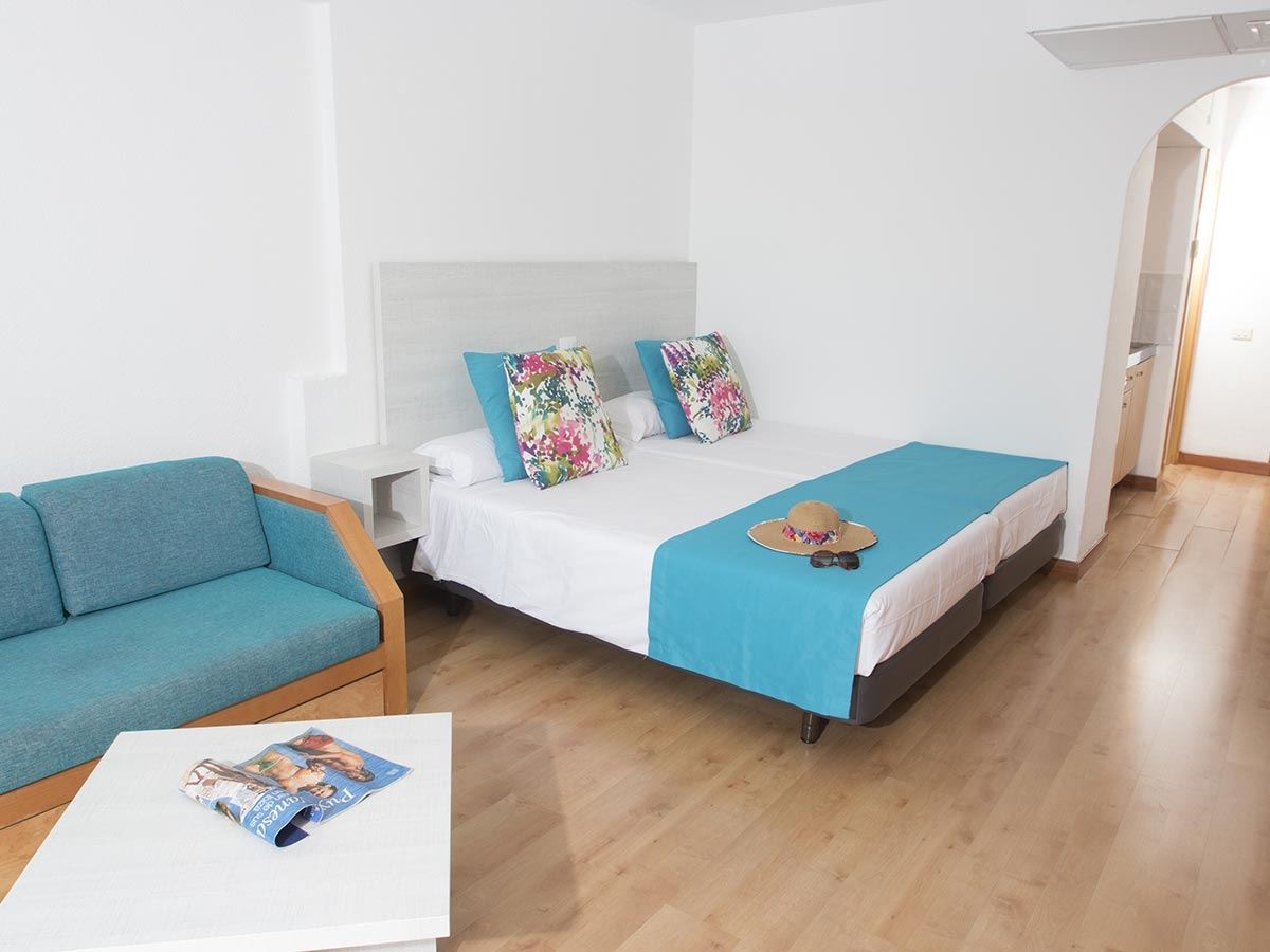 rooms-large-studio-with-balcony-or-terrace