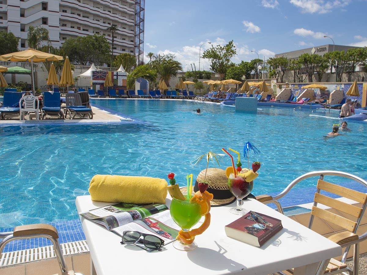 bars-swimming-pool-bar