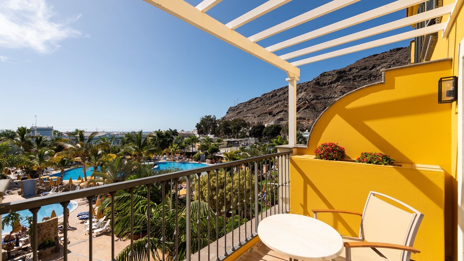 rooms-twin-standard-room-balcony-or-terrace