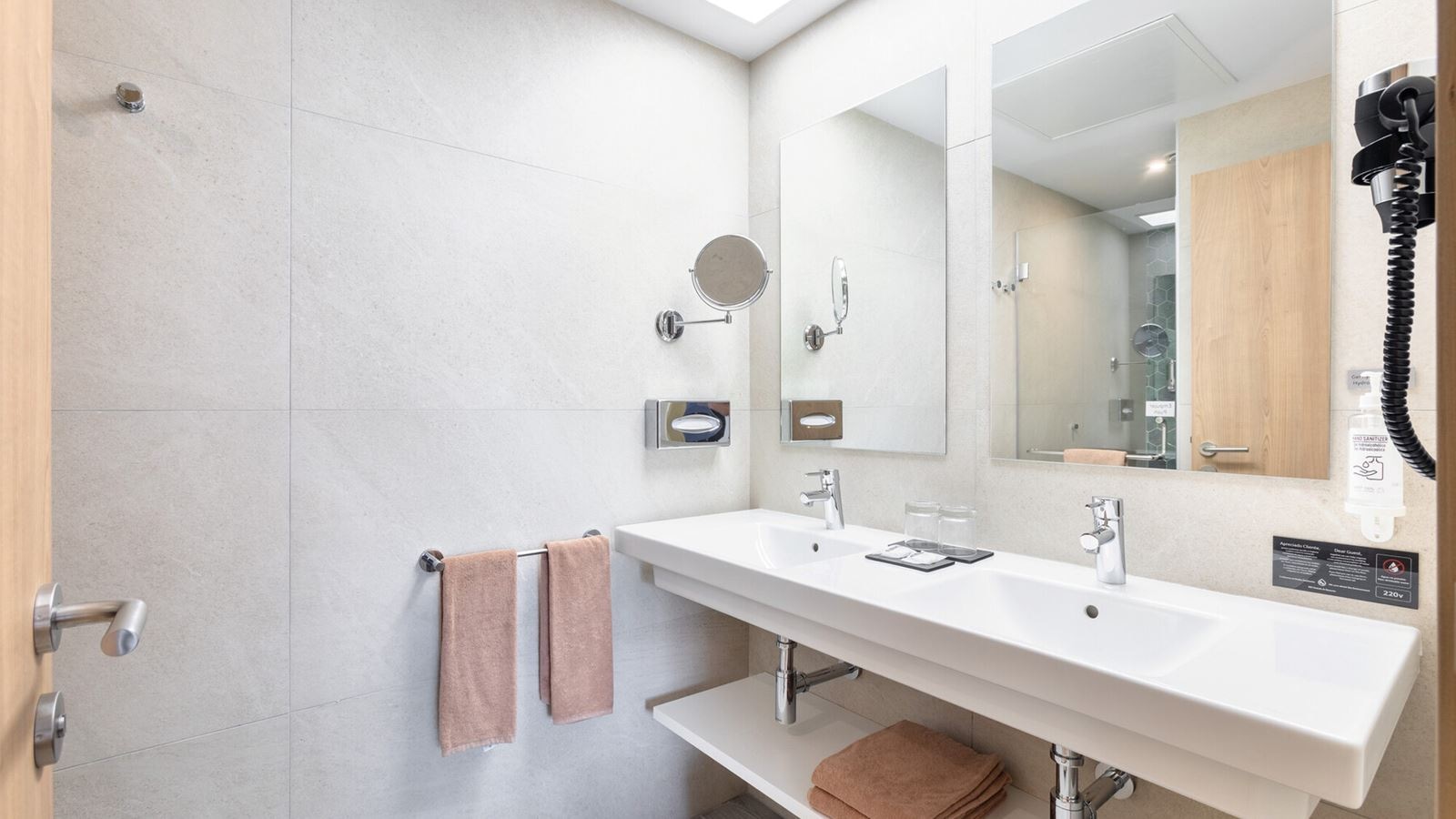 rooms-family-2-bedrooms-2-bathrooms