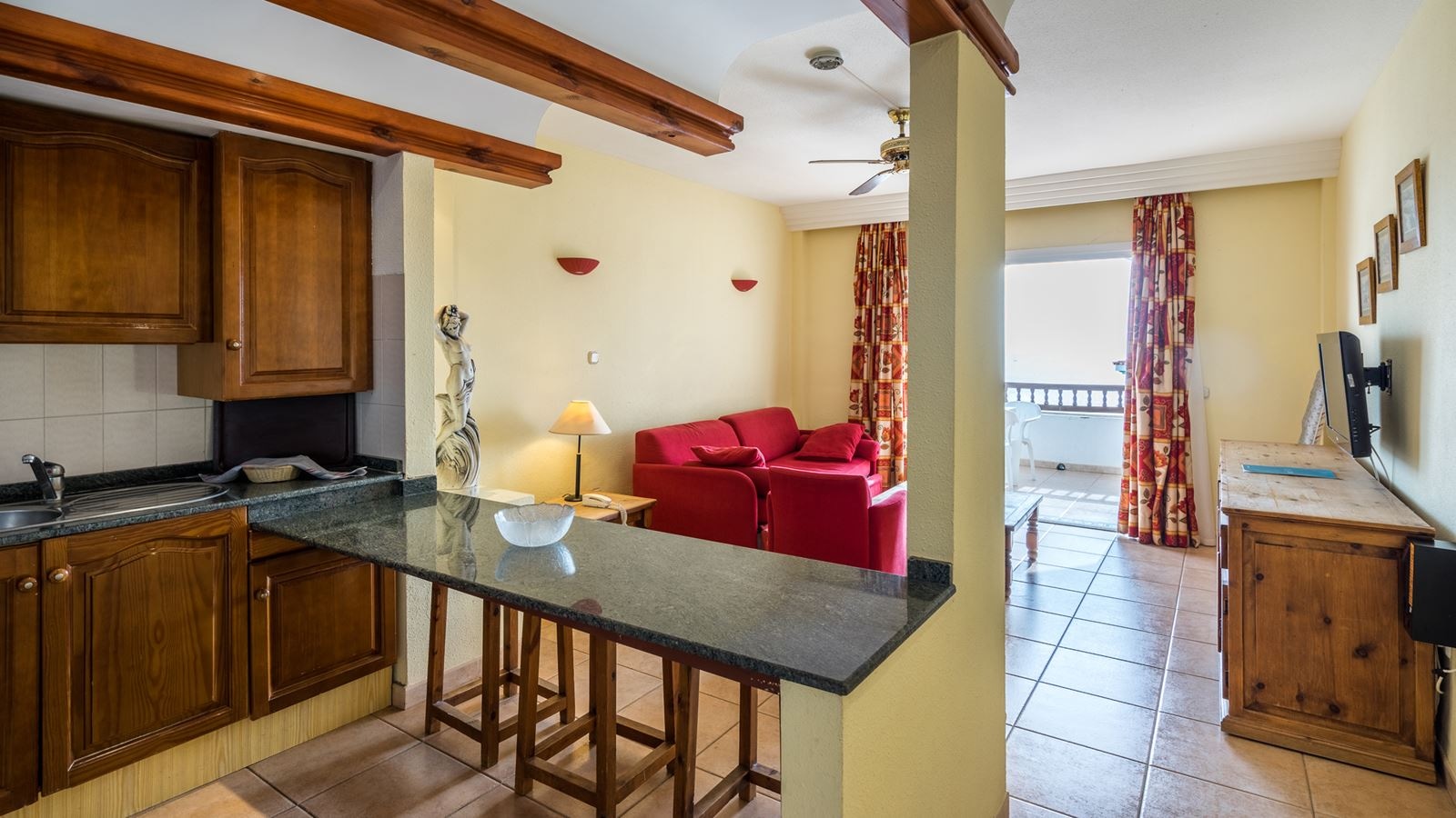 rooms-apartment-1-bedroom--sea-view-balcony-or-terrace