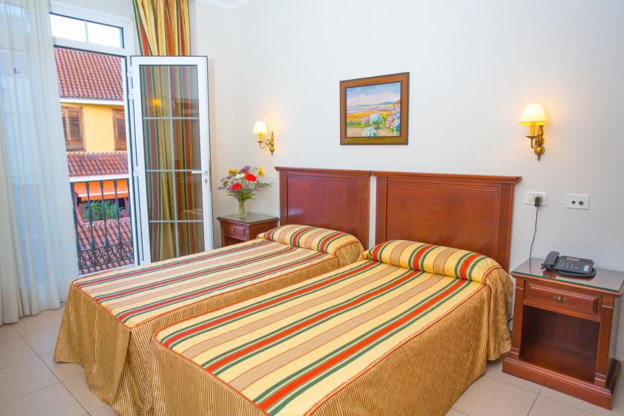 rooms-double-standard-room-with-balcony