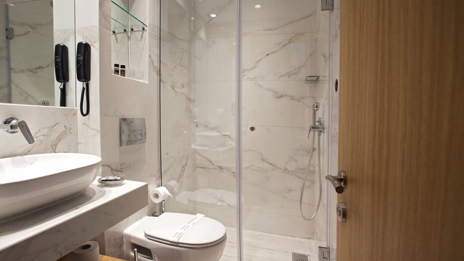 rooms-alkyone-cocomat-room-with-back-view