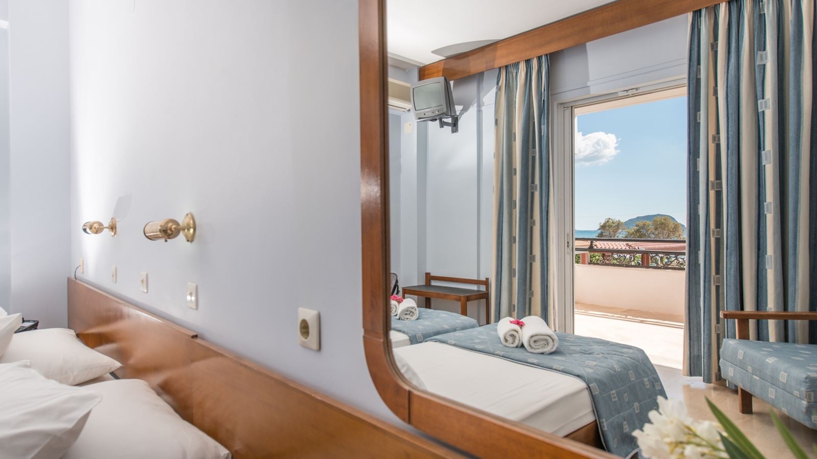 rooms-double-room-side-sea-view