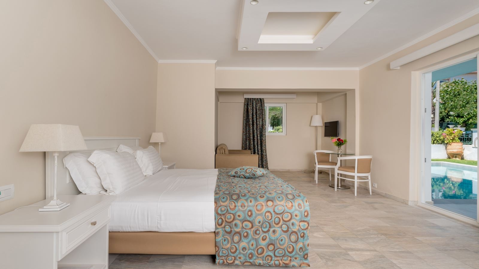 rooms-premium-room-swim-up