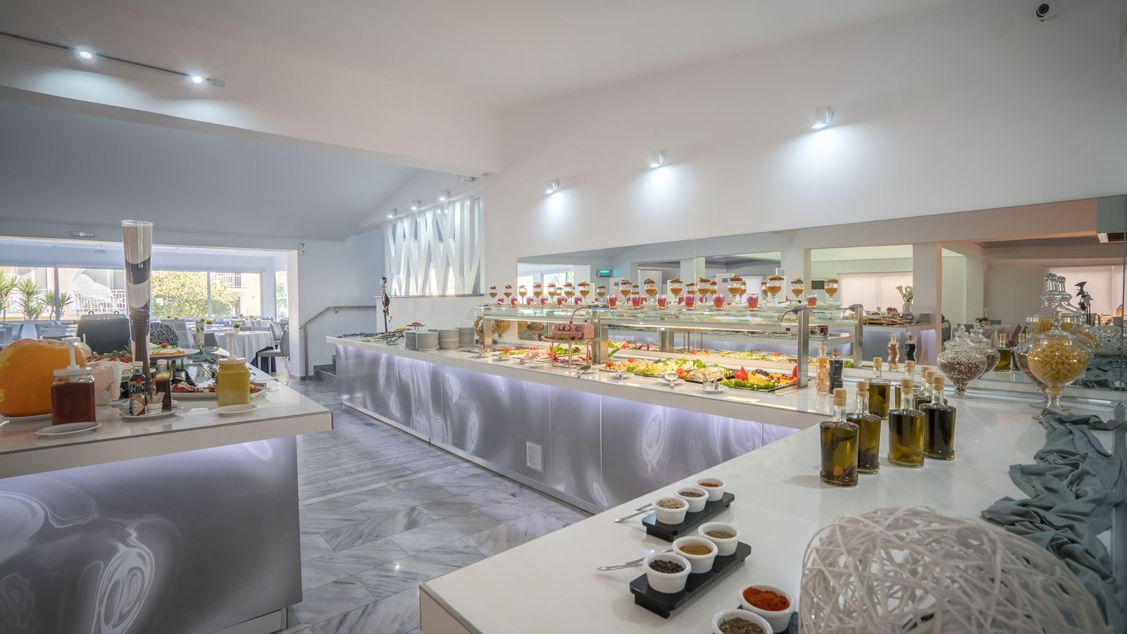 restaurants-restaurant