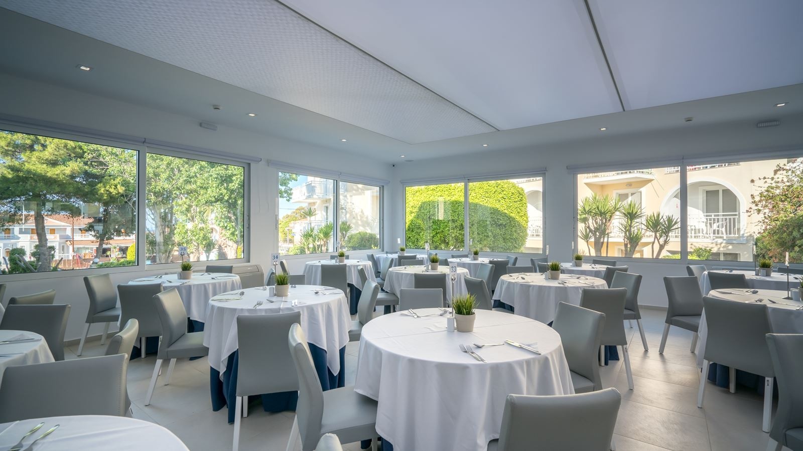 restaurants-restaurant